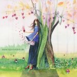 Frau lehnt sich an Baum an – TAURUS Kunstkarten